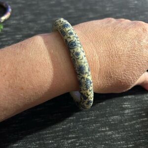 Vintage Blue and White Enamel Round Chunky Bangle